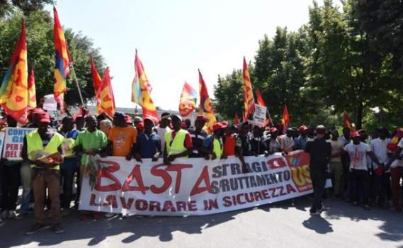 African migrant farm workers stage protest in Italy - CGTN Africa